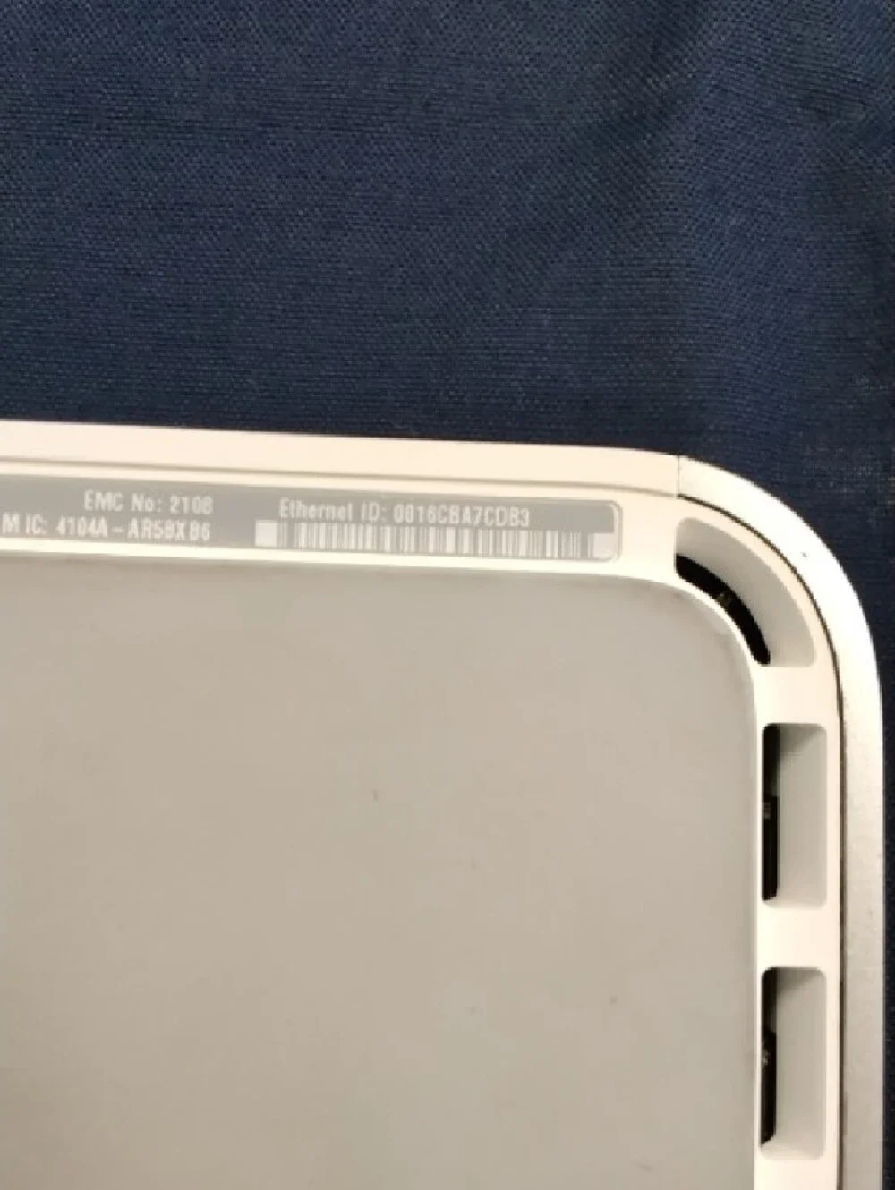 Apple White Mini Desktop with Multiple USB Ports